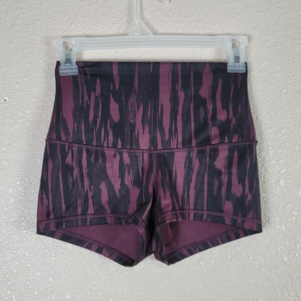 Lululemon Athletic Boogie Short Rolled Down Waistline Size 4
